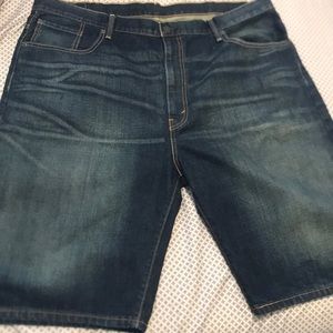 569 Levi’s Jean Shorts Size 42 worn once!